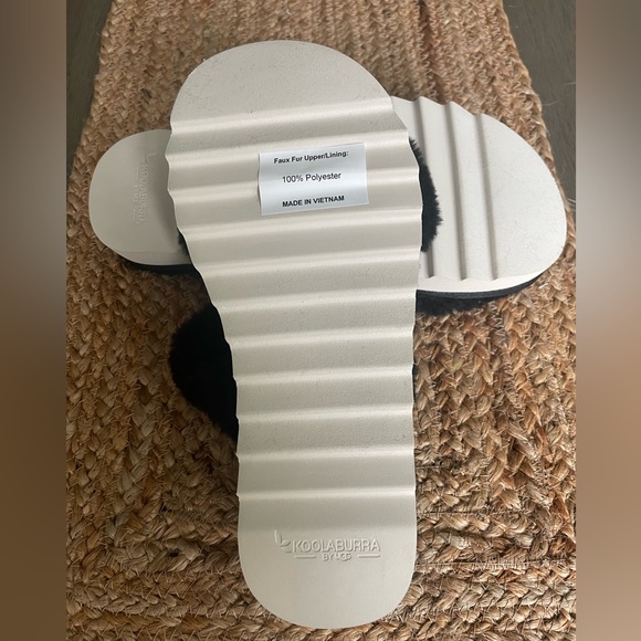 Koolaburra by UGG - Black faux fur slippers. Size 7 - Picture 6 of 6